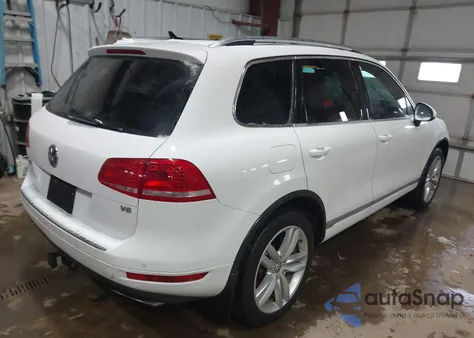 2014 Volkswagen Touareg 3.6L Executive z USA, uszkodzony, nr VIN WVGEF9BP7ED010507